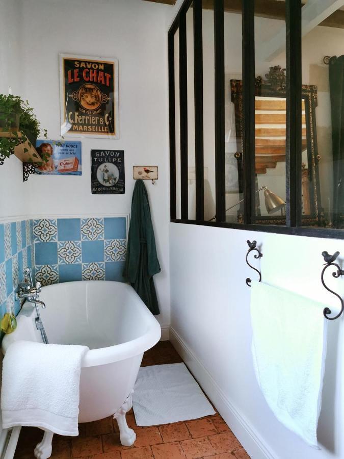Quatre Chats Sous Un Pin Le Thoureil Ngoại thất bức ảnh